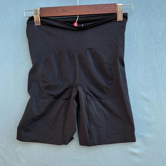 NWOT SPANX Women’s Higher Power Short Black Sz Large seamless stretch sculpting - Picture 2 of 5